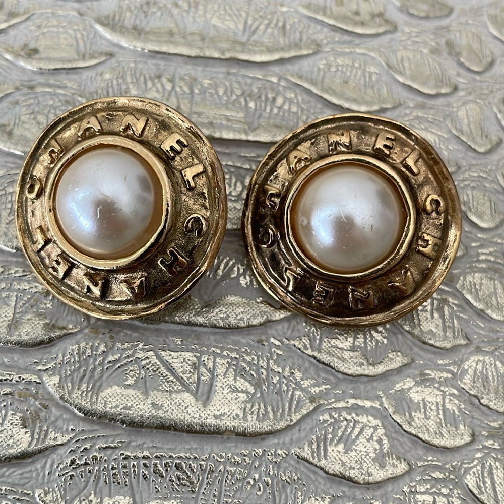 Chanel pearl earrings